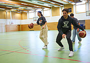 Bei BasKIDball im Feierwerk Trafixx kannst du Basketball spielen lernen