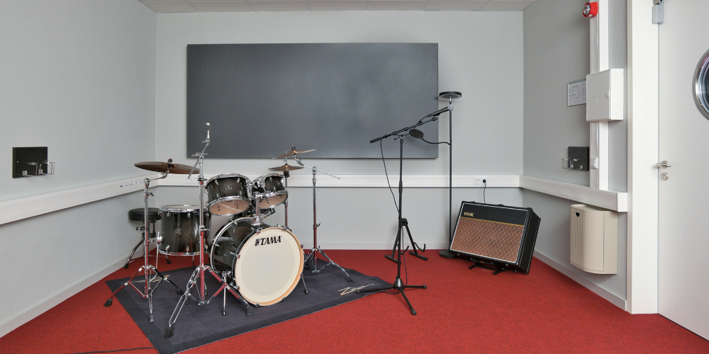 Feierwerk AMP Raum 06 Drums und Amps (c) Feierwerk Fachstelle Pop