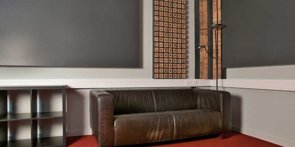 Feierwerk AMP Raum 07 Sofa und Regal (c) Feierwerk Fachstelle Pop