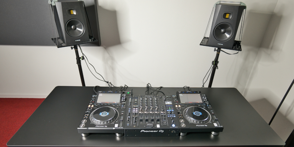 Feierwerk AMP Raum 08 DJ Table mittig (c) Feierwerk Fachstelle Pop