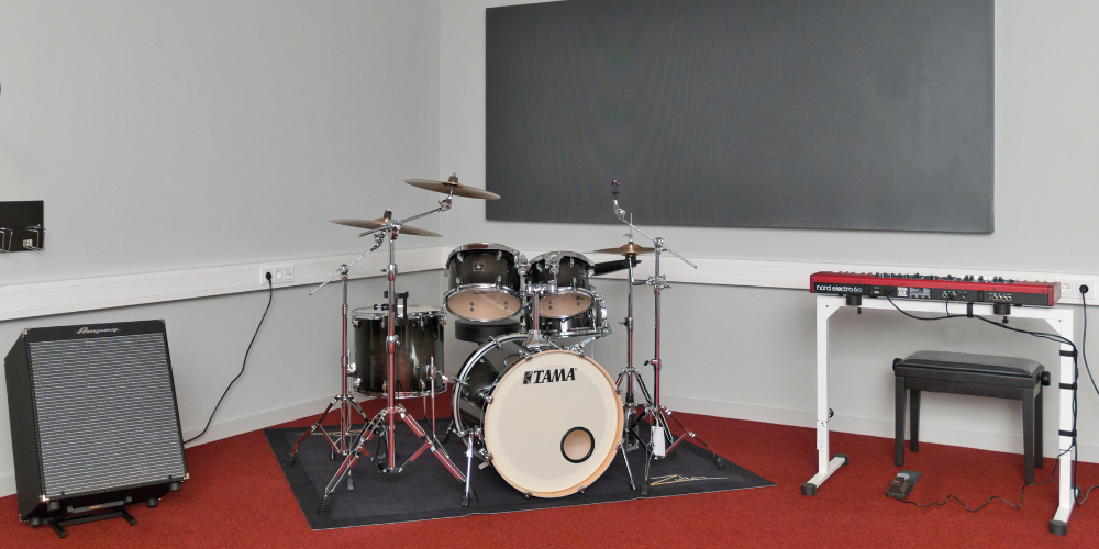 Feierwerk AMP Raum 09 Drums Amp Epiano (c) Feierwerk Fachstelle Pop