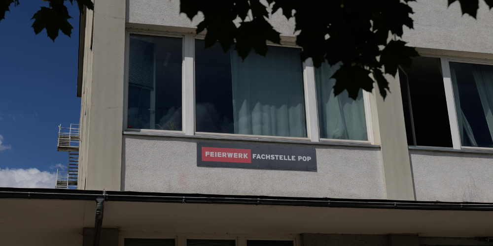 Beschilderung der Räume der Feierwerk Fachstelle Pop in der Hansastraße 31