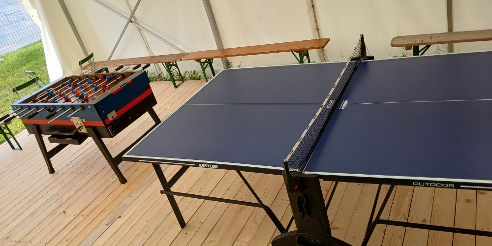 Interim Jugendtreff Sendling-Westpark Tischkicker und Tischtennisplatte (c) Feierwerk
