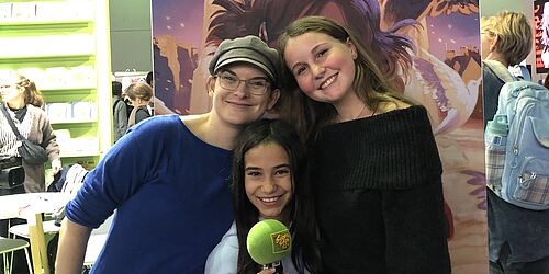 Kathrin Tordasi mit den Südpolshowreporterinnen