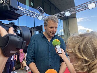 Regisseur Marcus Rosenmüller beim Interview auf dem Kinderfilmfest München
