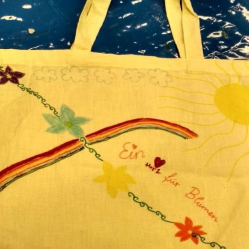 Jutebeutel bemalen im Feierwerk Tatz