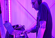 DJ Wai Kiki im Biergarten in der Hansastraße credit Ananda Nefzger