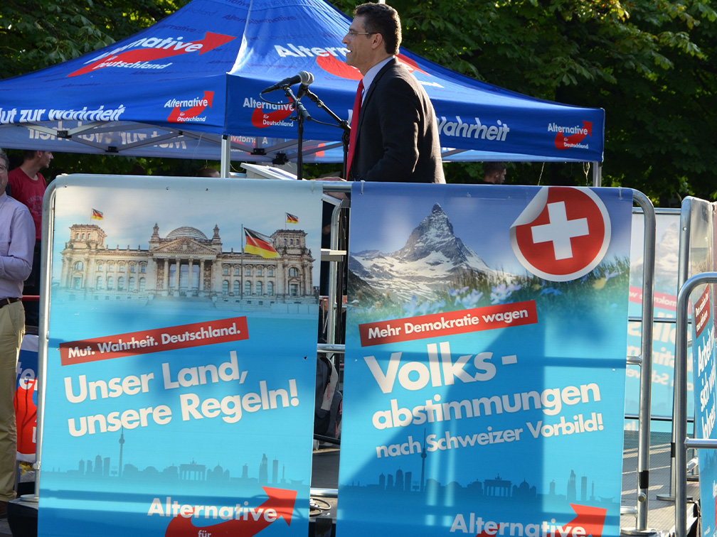 Der Münchner AfD-Funktionär Wolfgang Wiehle spricht auf dem Schweizer Platz. Foto: Marcus Buschmüller