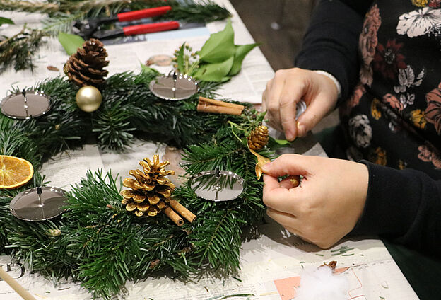 ADVENTSKRANZ BINDEN