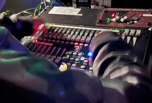 Foto DJ-Workshop in der Feierwerk Südpolstation. Zu sehen ist ein DJ-Deck.