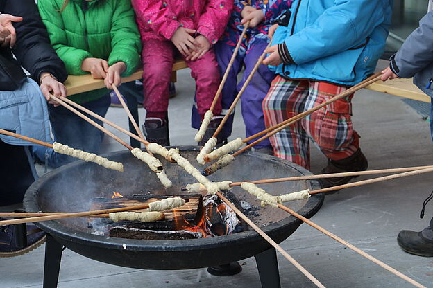 STOCKBROT-GRILLEN 