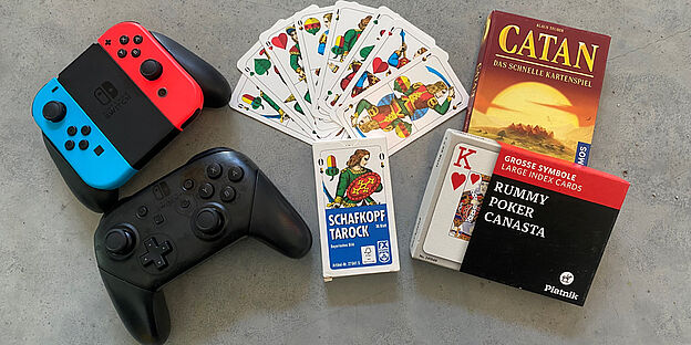 GAMING & CARD GAME