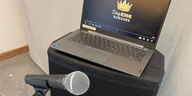 KARAOKE