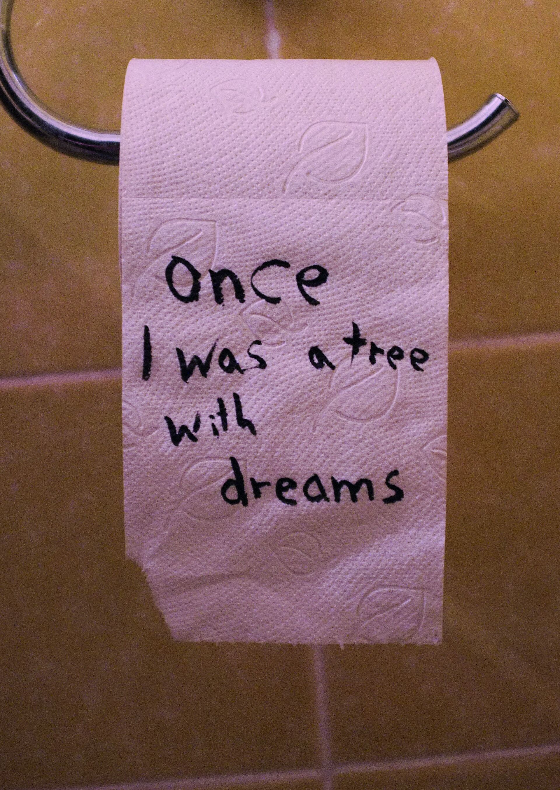 ZWISCHEN ALLTAG UND ABNORMITÄT